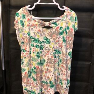 Peak a boo back floral top